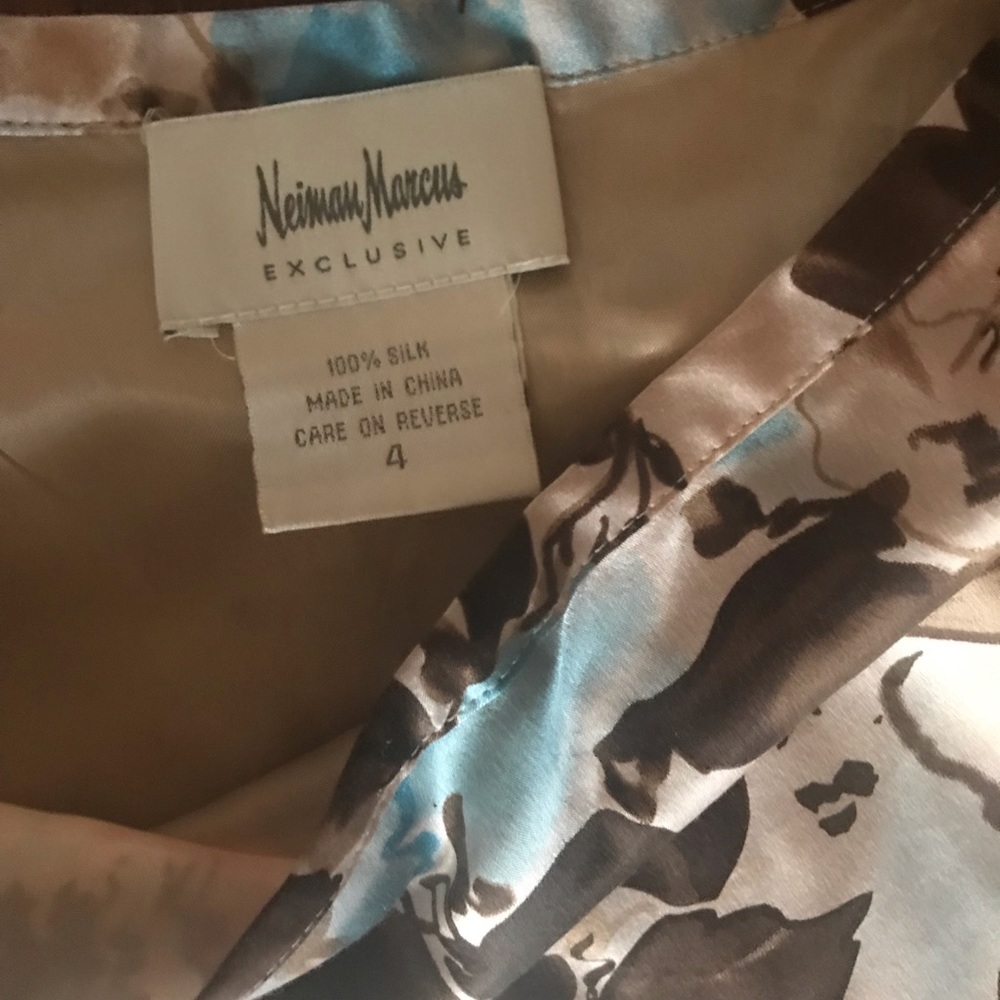 Pre-owed Neiman Marcus Exclusive - 100 Silk Size 4 - Picture 2 of 4